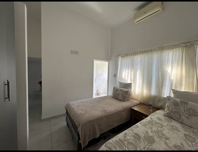 4 BEDROOM FREESTANDING FOR SALE IN PALM LAKES ESTATE